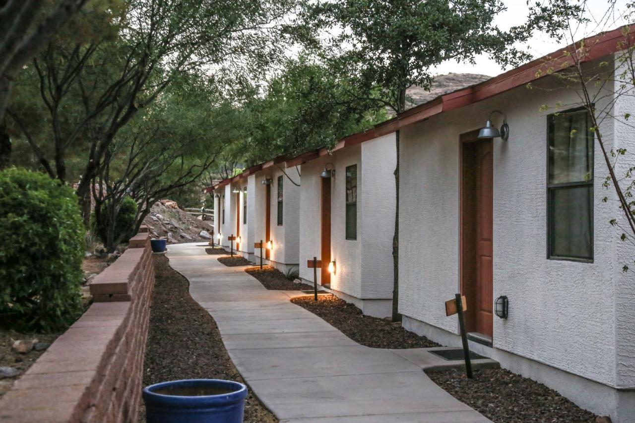 Creekside Lodge And Cabins Mayer Exterior photo